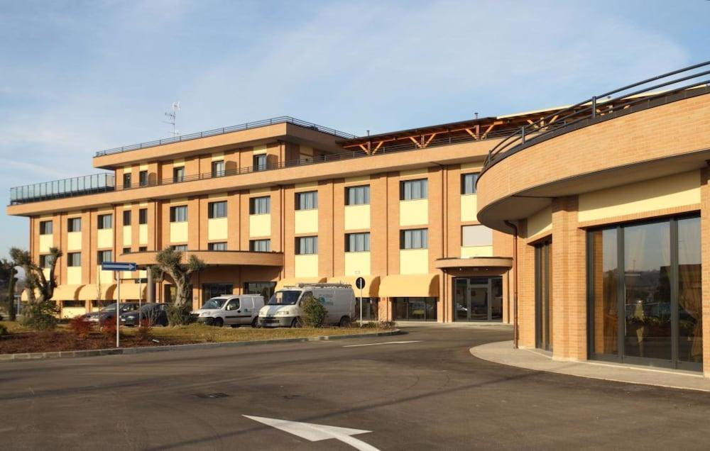 Grand Hotel Forlì Екстериор снимка